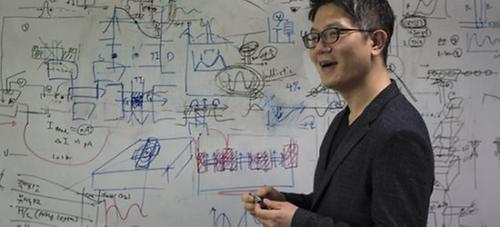 New excitonic quasi-particle detected in atomically-thin two-dimensional semiconductors